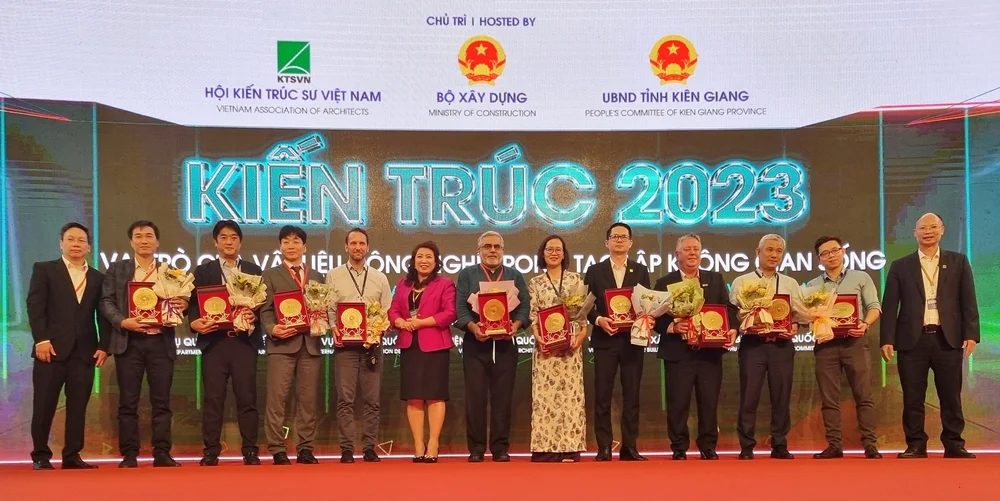 VIBM THAM GIA TRIỂN LÃM EXPO KIẾN TRÚC 2023 VÀ ĐỒNG CHỦ TRÌ HỘI THẢO VỀ “VAI TRÒ CỦA VẬT LIỆU CÔNG NGHỆ TRONG TẠO LẬP KHÔNG GIAN SỐNG”